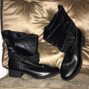 Vera Wang Black Buckle Boots SVVIX